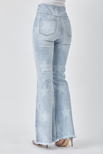 Load image into Gallery viewer, Pull On Star Jeans

