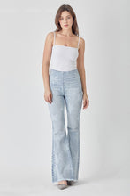 Load image into Gallery viewer, Pull On Star Jeans
